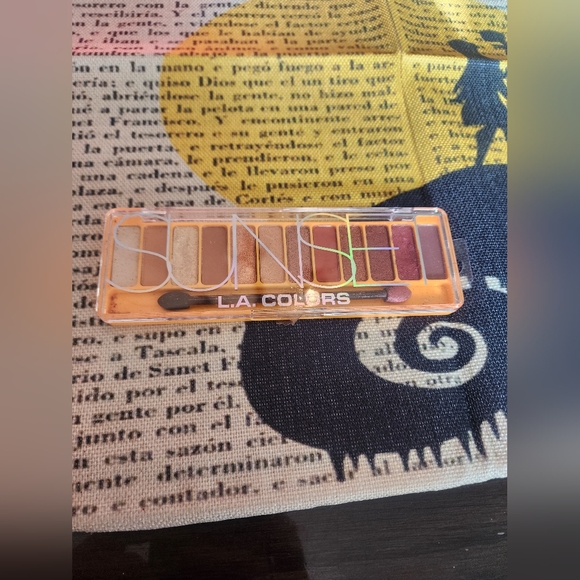 L.A. colors sunset eyeshadow pallete - Picture 1 of 3